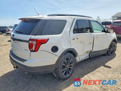 Trzecie zdjęcie samochodu z tyłu: 2018 FORD EXPLORER XLT VIN:1FM5K8D82JGB29408 - miniatura