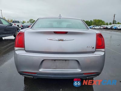 Zdjęcie 6 z 12 samochodu: 2018 CHRYSLER 300 S VIN:2C3CCABG0JH214461 - miniatura