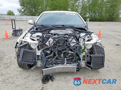 Piąte zdjęcie samochodu w środku: 2022 BMW M550XI VIN:WBA13BK04NCJ66237 - miniatura