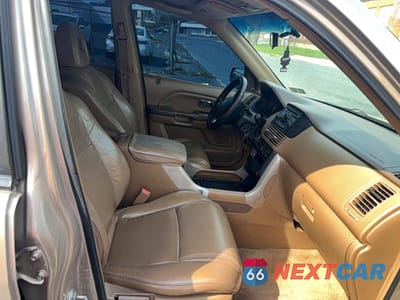 Piąte zdjęcie samochodu w środku: 2003 HONDA PILOT EXL VIN:2HKYF18553H600995 - miniatura