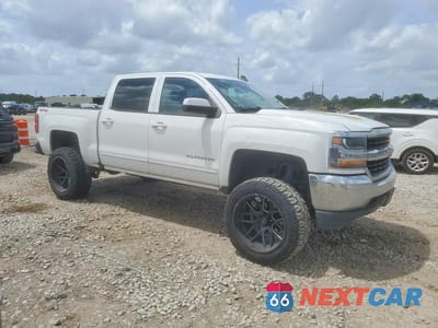 Czwarte zdjęcie samochodu z boku: 2018 CHEVROLET SILVERADO K1500 LT VIN:3GCUKREC1JG444696 - miniatura