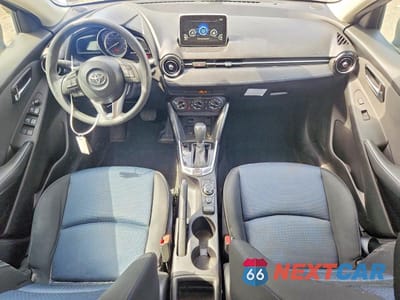 Zdjęcie 8 z 12 samochodu: 2017 TOYOTA YARIS IA BASE VIN:3MYDLBYV0HY148639 - miniatura
