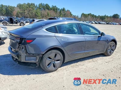 Trzecie zdjęcie samochodu z tyłu: 2018 TESLA MODEL 3 VIN:5YJ3E1EA8JF025804 - miniatura