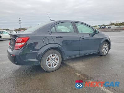 Trzecie zdjęcie samochodu z tyłu: 2018 CHEVROLET SONIC LS VIN:1G1JB5SH6J4115624 - miniatura