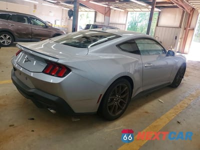 Trzecie zdjęcie samochodu z tyłu: 2025 FORD MUSTANG VIN:1FA6P8TH2S5110310 - miniatura
