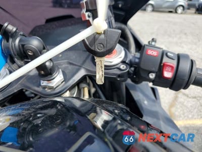 Zdjęcie 8 z 9 samochodu: 2025 BMW S 1000 RR VIN:WB10P230XS6L18840 - miniatura