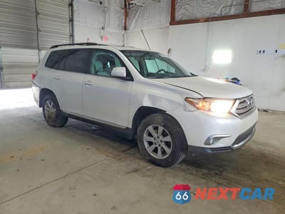 Czwarte zdjęcie samochodu z boku: 2013 TOYOTA HIGHLANDER SE VIN:5TDBK3EH3DS240987 - miniatura