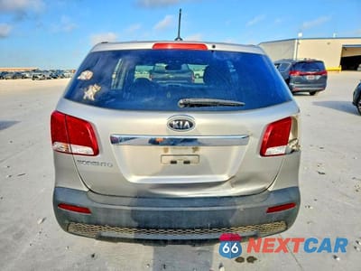 Zdjęcie 6 z 14 samochodu: 2012 KIA SORENTO LX VIN:5XYKT3A18CG303230 - miniatura