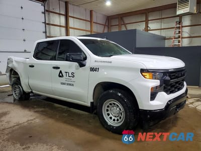 Czwarte zdjęcie samochodu z boku: 2022 CHEVROLET SILVERADO K1500 VIN:3GCUDAEDXNG552700 - miniatura