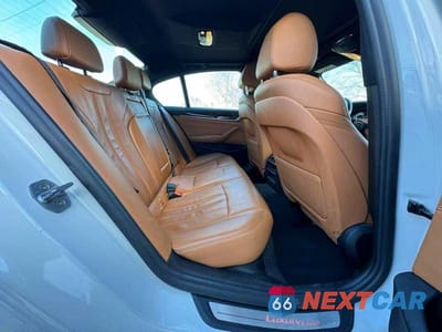 Zdjęcie 6 z 10 samochodu: 2019 BMW 530 I VIN:WBAJA5C56KWW22265 - miniatura