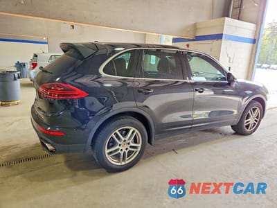Trzecie zdjęcie samochodu z tyłu: 2016 PORSCHE CAYENNE VIN:WP1AA2A23GLA00885 - miniatura