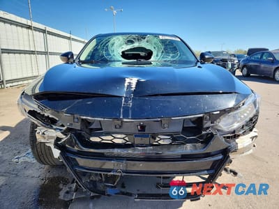 Piąte zdjęcie samochodu w środku: 2018 HONDA ACCORD LX VIN:1HGCV1F10JA053329 - miniatura