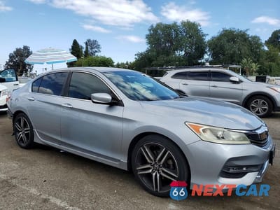 Czwarte zdjęcie samochodu z boku: 2017 HONDA ACCORD SPORT VIN:1HGCR2F56HA124928 - miniatura