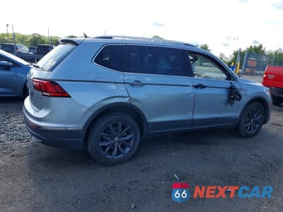 Trzecie zdjęcie samochodu z tyłu: 2022 VOLKSWAGEN TIGUAN SE VIN:3VV2B7AX9NM037402 - miniatura