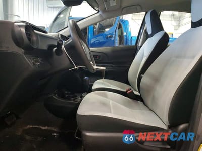 Zdjęcie 7 z 13 samochodu: 2018 TOYOTA PRIUS C 5DR VIN:JTDKDTB33J1617880 - miniatura