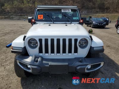 Piąte zdjęcie samochodu w środku: 2020 JEEP WRANGLER UNLIMITED SAHARA VIN:1C4HJXEN5LW308585 - miniatura