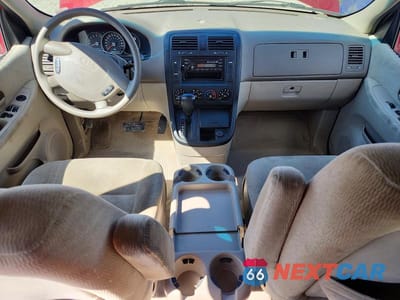 Zdjęcie 8 z 13 samochodu: 2004 KIA SEDONA LX VIN:KNDUP131546570831 - miniatura