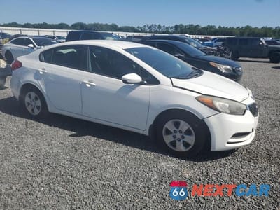 Czwarte zdjęcie samochodu z boku: 2016 KIA FORTE LX VIN:KNAFK4A66G5604211 - miniatura