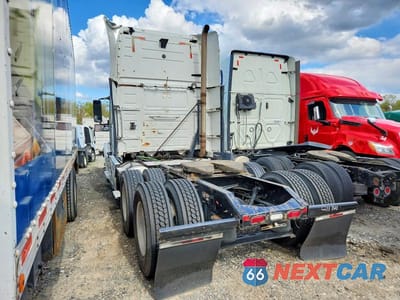 Trzecie zdjęcie samochodu z tyłu: 2013 VOLVO VNL SEMI TRUCK VIN:4V4NC9TG3DN558075 - miniatura