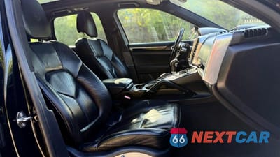 Piąte zdjęcie samochodu w środku: 2017 PORSCHE CAYENNE VIN:WP1AA2A21HKA86947 - miniatura