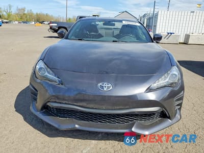 Piąte zdjęcie samochodu w środku: 2017 TOYOTA 86 BASE VIN:JF1ZNAA16H8708763 - miniatura