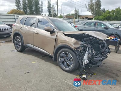 Czwarte zdjęcie samochodu z boku: 2025 NISSAN ROGUE SV VIN:5N1BT3BAXSC842543 - miniatura
