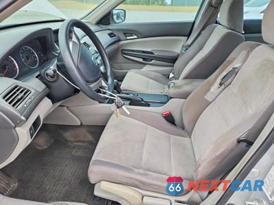 Zdjęcie 7 z 12 samochodu: 2009 HONDA ACCORD LX VIN:1HGCP26369A051114 - miniatura