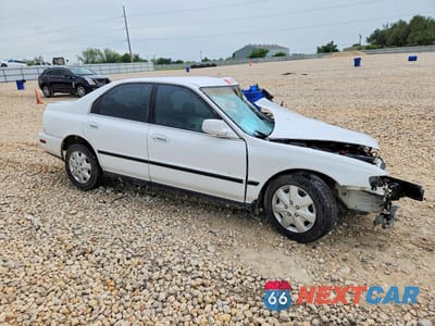 Czwarte zdjęcie samochodu z boku: 1996 HONDA ACCORD LX VIN:1HGCD5631TA037901 - miniatura