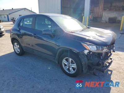 Czwarte zdjęcie samochodu z boku: 2019 CHEVROLET TRAX LS VIN:3GNCJKSBXKL321089 - miniatura