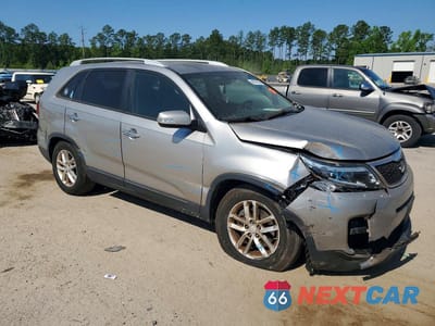 Czwarte zdjęcie samochodu z boku: 2014 KIA SORENTO LX VIN:5XYKT3A60EG474164 - miniatura