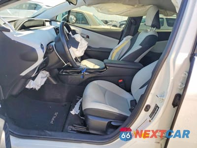 Zdjęcie 7 z 13 samochodu: 2016 TOYOTA PRIUS THREE TOURING VIN:JTDKARFU4G3518321 - miniatura