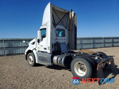 Trzecie zdjęcie samochodu z tyłu: 2019 KENWORTH T680 SEMI TRUCK VIN:1XKYA48X7KJ297195 - miniatura