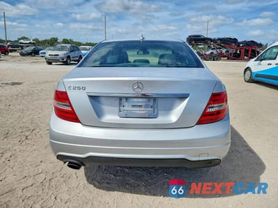 Zdjęcie 6 z 11 samochodu: 2014 MERCEDES-BENZ C 250 VIN:WDDGF4HBXEA928769 - miniatura