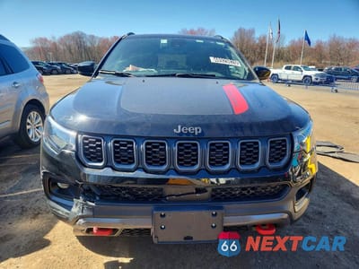 Piąte zdjęcie samochodu w środku: 2025 JEEP COMPASS TRAILHAWK VIN:3C4NJDDN8ST593659 - miniatura