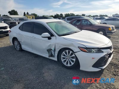 Czwarte zdjęcie samochodu z boku: 2020 TOYOTA CAMRY LE VIN:4T1C11AK7LU994414 - miniatura