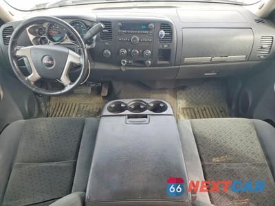 Zdjęcie 8 z 12 samochodu: 2008 GMC SIERRA K1500 VIN:2GTEK133281319329 - miniatura