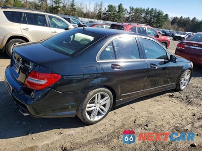 Trzecie zdjęcie samochodu z tyłu: 2013 MERCEDES-BENZ C 300 4MATIC VIN:WDDGF8AB8DR282567 - miniatura