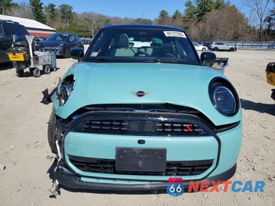 Piąte zdjęcie samochodu w środku: 2026 MINI COOPER S VIN:WMW23GD03T2Y02244 - miniatura