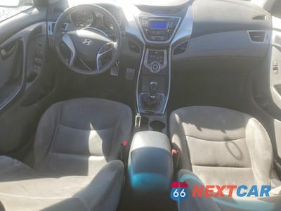 Zdjęcie 8 z 12 samochodu: 2013 HYUNDAI ELANTRA GLS VIN:5NPDH4AE8DH430511 - miniatura