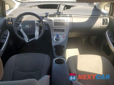 Zdjęcie 8 z 12 samochodu: 2015 TOYOTA PRIUS THREE VIN:JTDKN3DU2F1931921 - miniatura