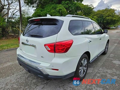 Czwarte zdjęcie samochodu z boku: 2019 NISSAN PATHFINDER SL VIN:5N1DR2MN2KC642550 - miniatura