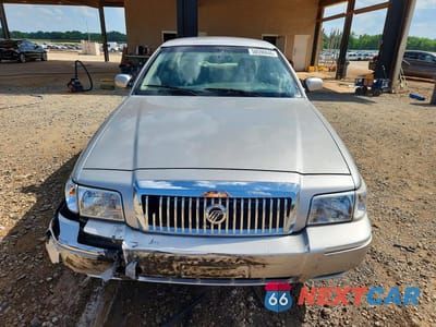 Piąte zdjęcie samochodu w środku: 2010 MERCURY GRAND MARQUIS LS VIN:2MEBM7FV4AX624345 - miniatura