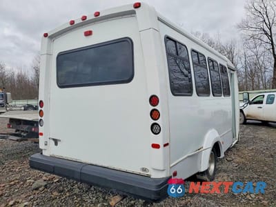 Czwarte zdjęcie samochodu z boku: 2017 FORD ECONOLINE E350 SUPER DUTY CUTAWAY VAN VIN:1FDEE3FS4HDC68289 - miniatura