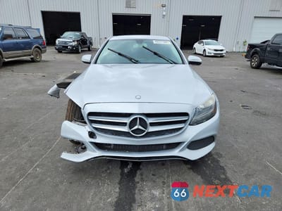 Piąte zdjęcie samochodu w środku: 2015 MERCEDES-BENZ C 300 4MATIC VIN:55SWF4KB3FU030312 - miniatura