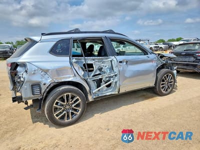 Trzecie zdjęcie samochodu z tyłu: 2026 TOYOTA COROLLA CROSS XLE VIN:7MUDAAAG8TV181579 - miniatura