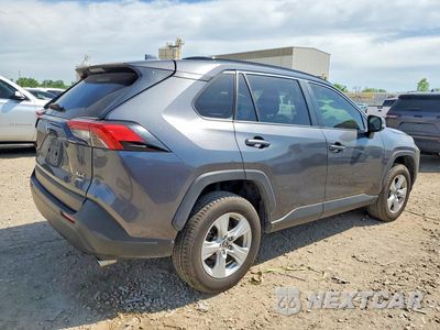 Trzecie zdjęcie samochodu z tyłu: 2019 TOYOTA RAV4 XLE VIN:JTMP1RFV2KD011760 - miniatura