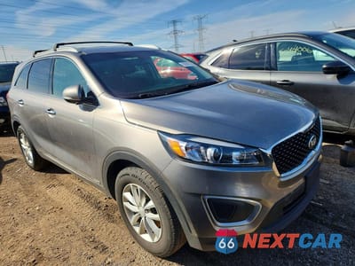 Czwarte zdjęcie samochodu z boku: 2016 KIA SORENTO LX VIN:5XYPGDA37GG104662 - miniatura