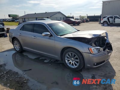 Czwarte zdjęcie samochodu z boku: 2013 CHRYSLER 300C VIN:2C3CCAET1DH686469 - miniatura