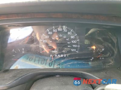 Zdjęcie 9 z 12 samochodu: 2002 LINCOLN TOWN CAR EXECUTIVE VIN:1LNHM81W12Y661352 - miniatura