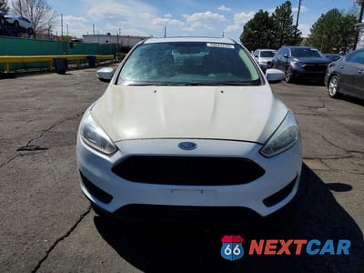 Piąte zdjęcie samochodu w środku: 2016 FORD FOCUS SE VIN:1FADP3K27GL263985 - miniatura